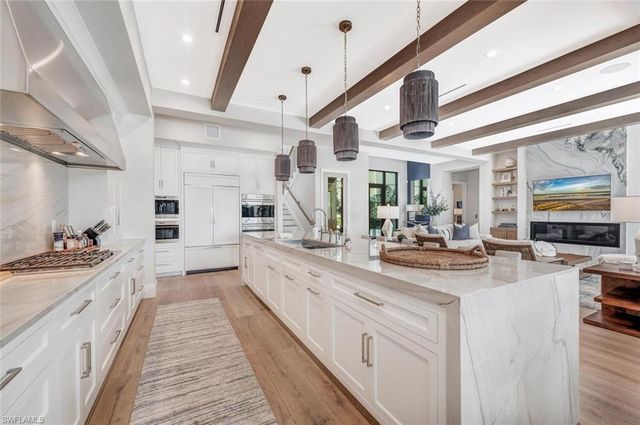 556 17th AVE S, Naples, FL 34102
