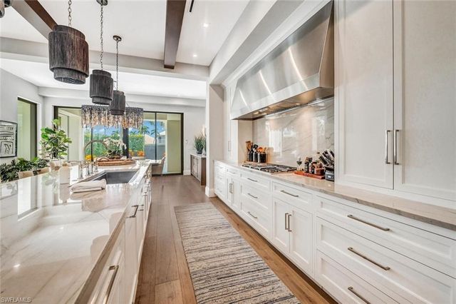 556 17th AVE S, Naples, FL 34102