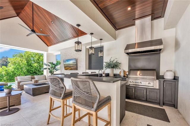 556 17th AVE S, Naples, FL 34102