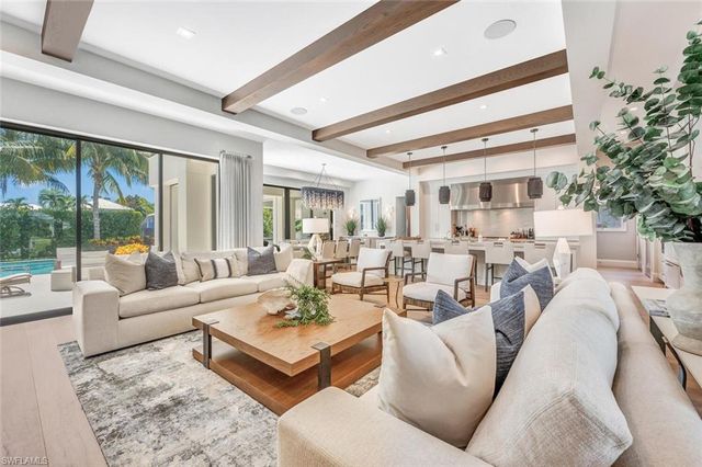 556 17th AVE S, Naples, FL 34102