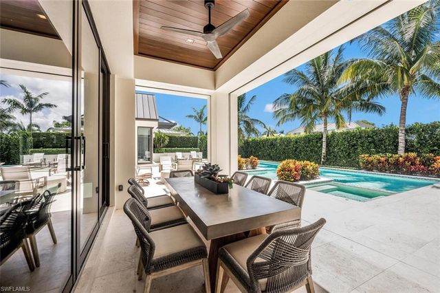 556 17th AVE S, Naples, FL 34102