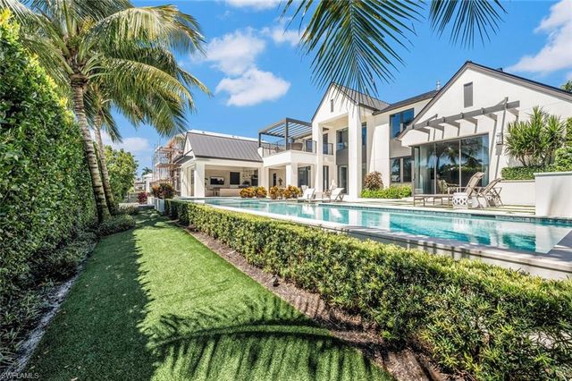556 17th AVE S, Naples, FL 34102