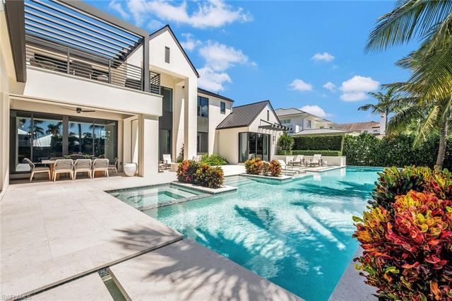 556 17th AVE S, Naples, FL 34102