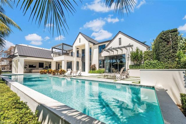 556 17th AVE S, Naples, FL 34102