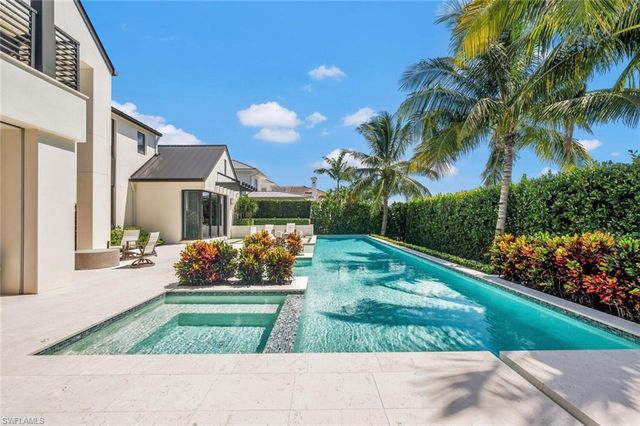 556 17th AVE S, Naples, FL 34102