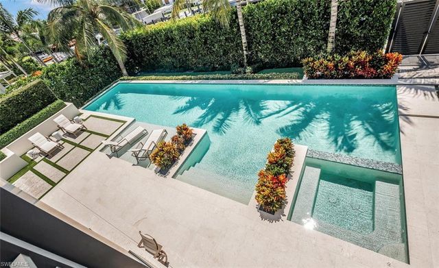 556 17th AVE S, Naples, FL 34102
