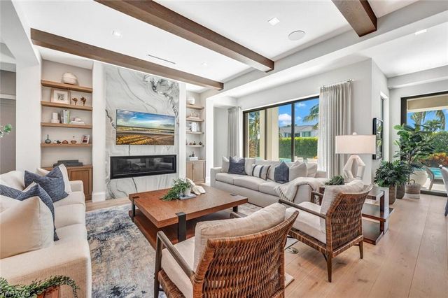 556 17th AVE S, Naples, FL 34102