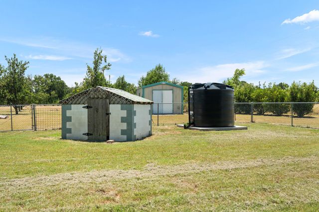913 County Road 220, Florence, TX 76527