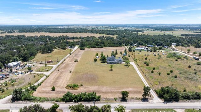 913 County Road 220, Florence, TX 76527