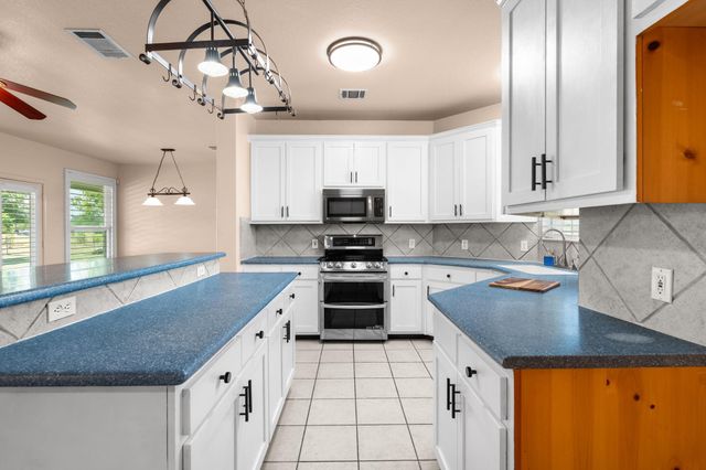 913 County Road 220, Florence, TX 76527