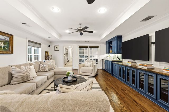 5023 W Purdue Street, Dallas, TX 75209