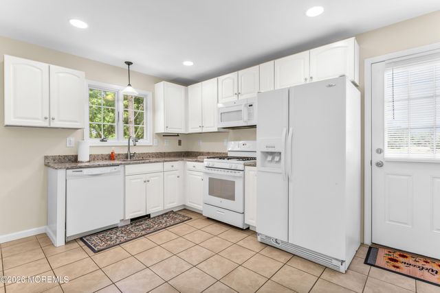 11 Cherry Tree Farm Road A, Middletown, NJ 07748