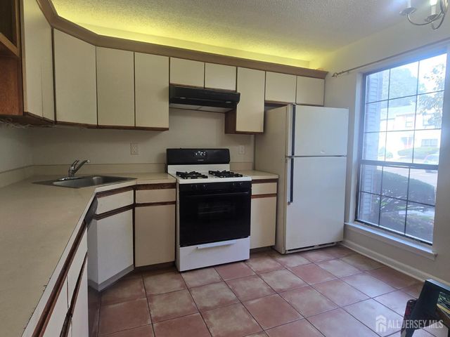 187 Hampshire Court, Piscataway, NJ 08854