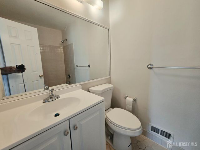187 Hampshire Court, Piscataway, NJ 08854