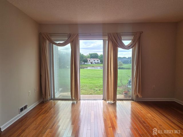 187 Hampshire Court, Piscataway, NJ 08854