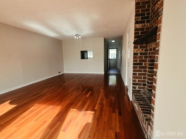 187 Hampshire Court, Piscataway, NJ 08854