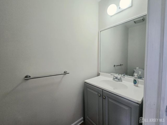 187 Hampshire Court, Piscataway, NJ 08854
