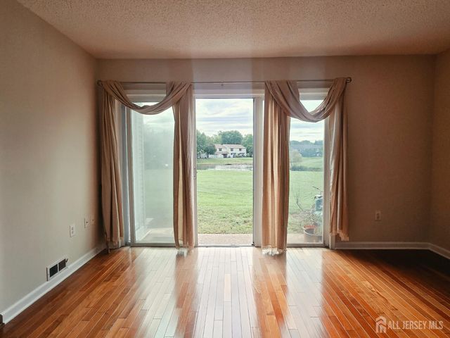 187 Hampshire Court, Piscataway, NJ 08854