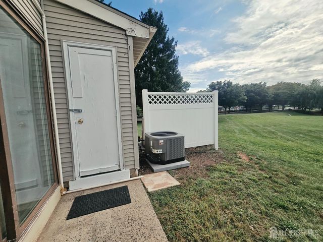 187 Hampshire Court, Piscataway, NJ 08854
