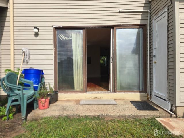 187 Hampshire Court, Piscataway, NJ 08854