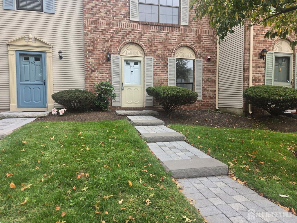 187 Hampshire Court, Piscataway, NJ 08854