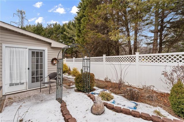 637 Sonoma Lane, High Point, NC 27265