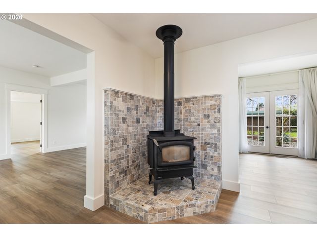 3730 AMBER Ln, Roseburg, OR 97471