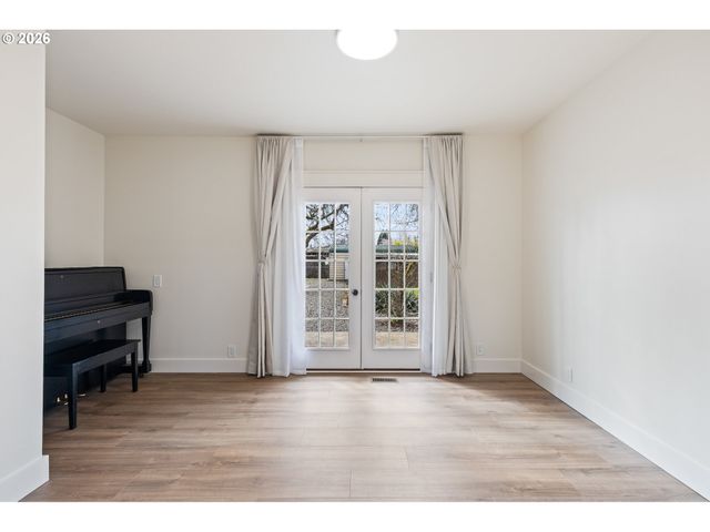 3730 AMBER Ln, Roseburg, OR 97471