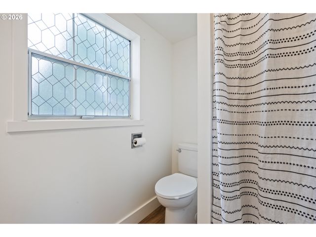 3730 AMBER Ln, Roseburg, OR 97471