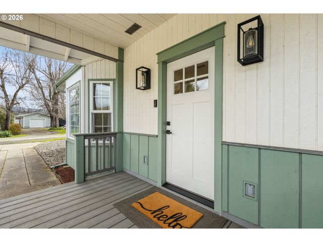 3730 AMBER Ln, Roseburg, OR 97471