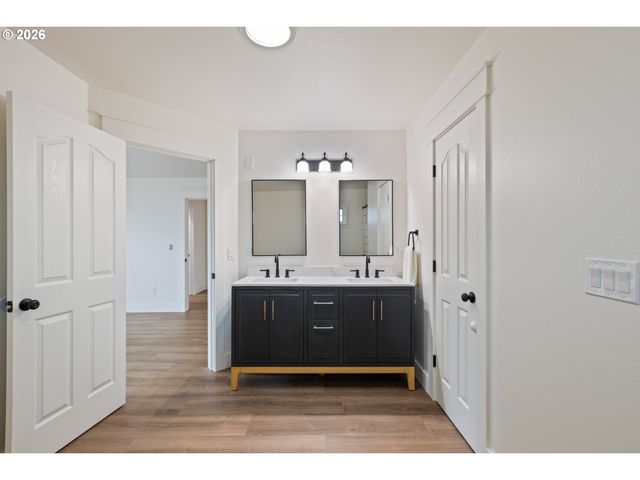 3730 AMBER Ln, Roseburg, OR 97471