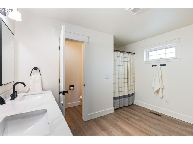 3730 AMBER Ln, Roseburg, OR 97471