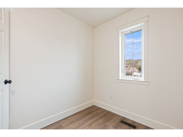 3730 AMBER Ln, Roseburg, OR 97471