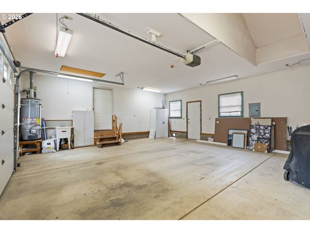 3730 AMBER Ln, Roseburg, OR 97471