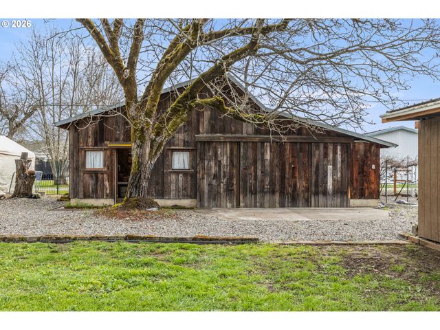3730 AMBER Ln, Roseburg, OR 97471
