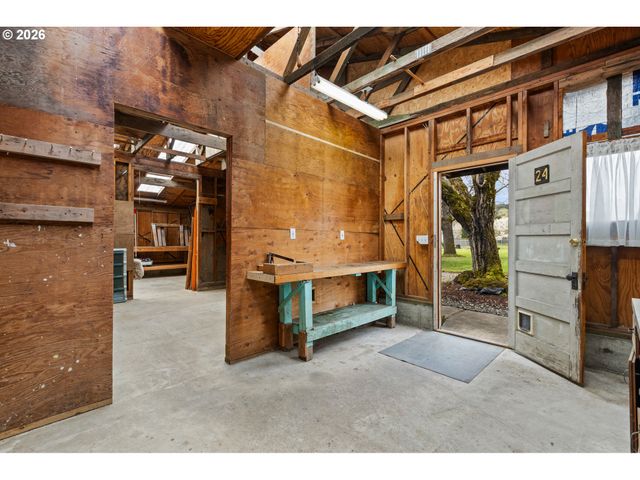 3730 AMBER Ln, Roseburg, OR 97471