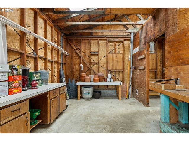 3730 AMBER Ln, Roseburg, OR 97471