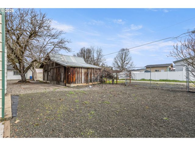 3730 AMBER Ln, Roseburg, OR 97471