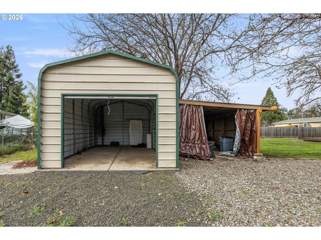 3730 AMBER Ln, Roseburg, OR 97471