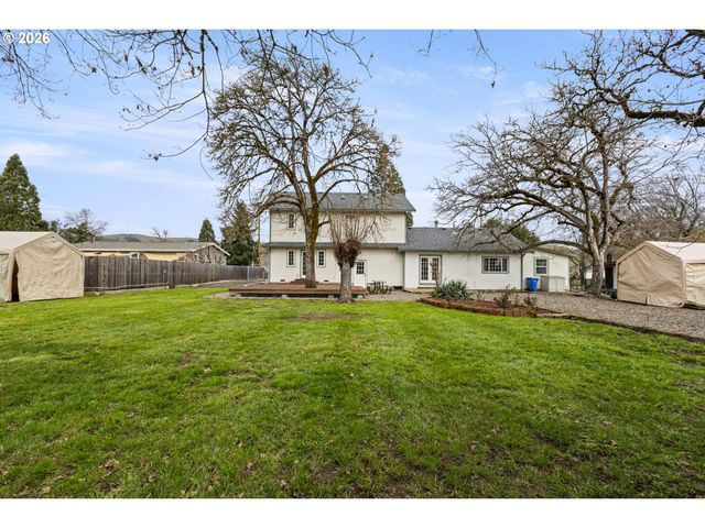 3730 AMBER Ln, Roseburg, OR 97471