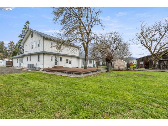 3730 AMBER Ln, Roseburg, OR 97471