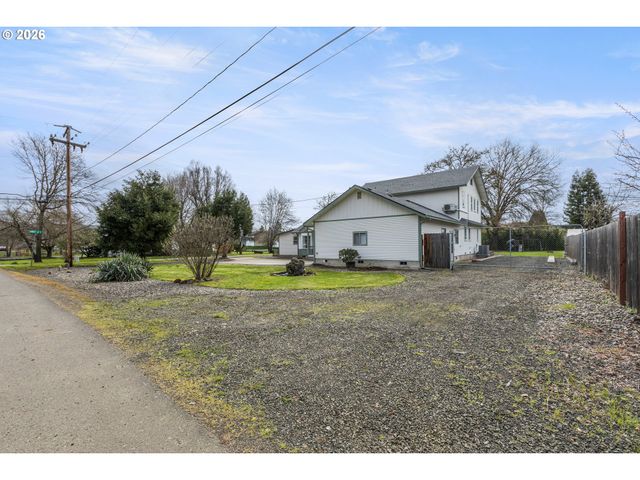 3730 AMBER Ln, Roseburg, OR 97471