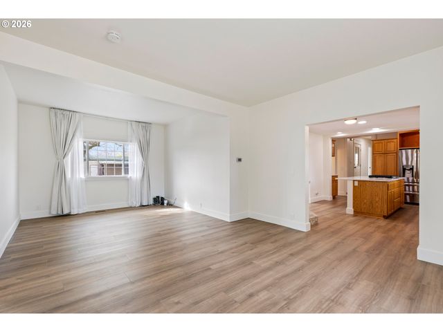 3730 AMBER Ln, Roseburg, OR 97471