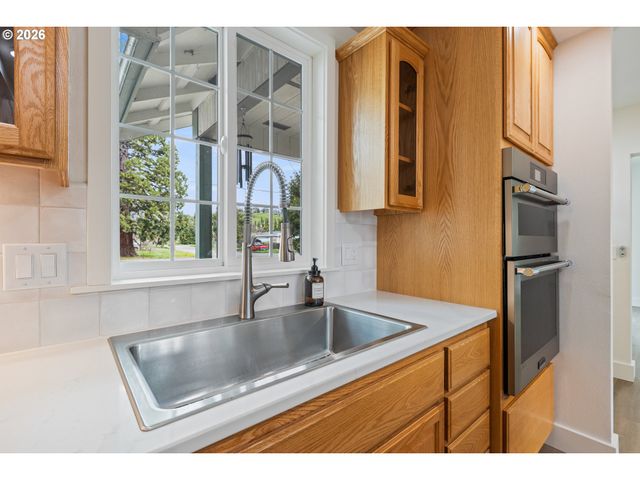 3730 AMBER Ln, Roseburg, OR 97471