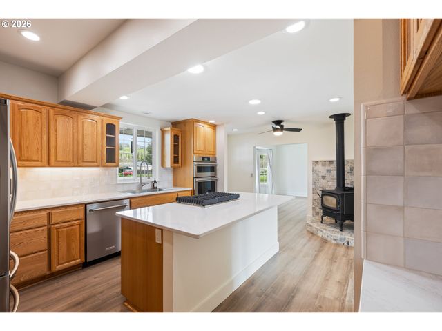 3730 AMBER Ln, Roseburg, OR 97471