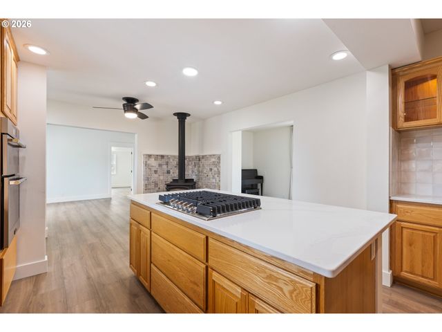 3730 AMBER Ln, Roseburg, OR 97471