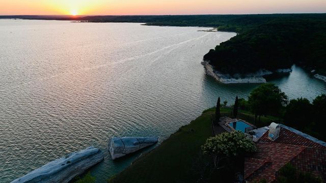 1237 Overlook Court, Whitney, TX 76692