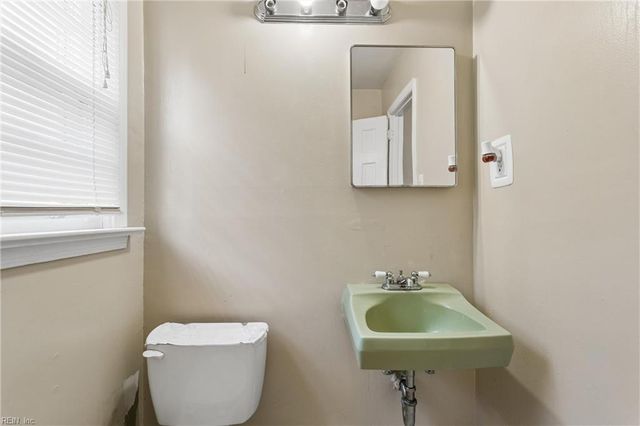 594 Taliaferro RD, Yorktown, VA 23690