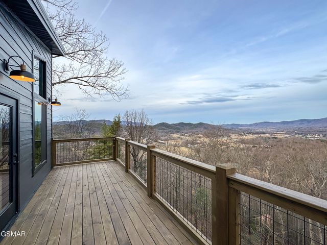 3201 Grouse Ridge Lane, Sevierville, TN 37862