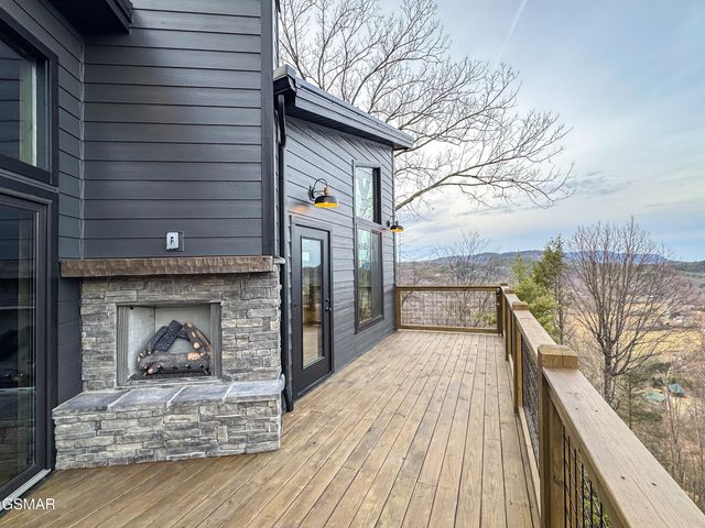 3201 Grouse Ridge Lane, Sevierville, TN 37862